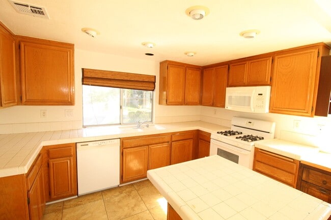 Building Photo - Cape Weston Condo with Great Layout!