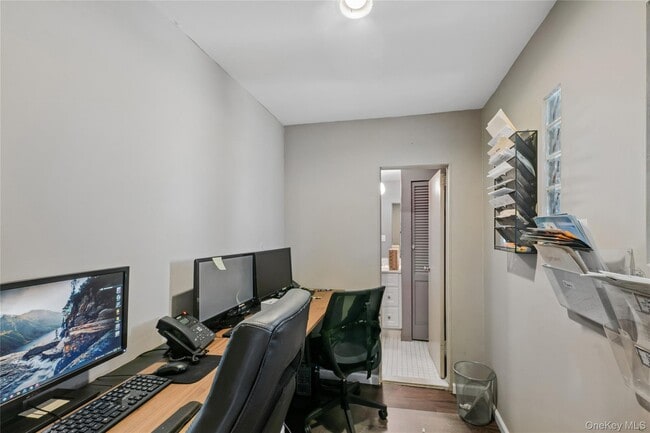 Building Photo - 714 E Park Ave