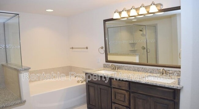 Building Photo - 1247 Wiltshire Dr