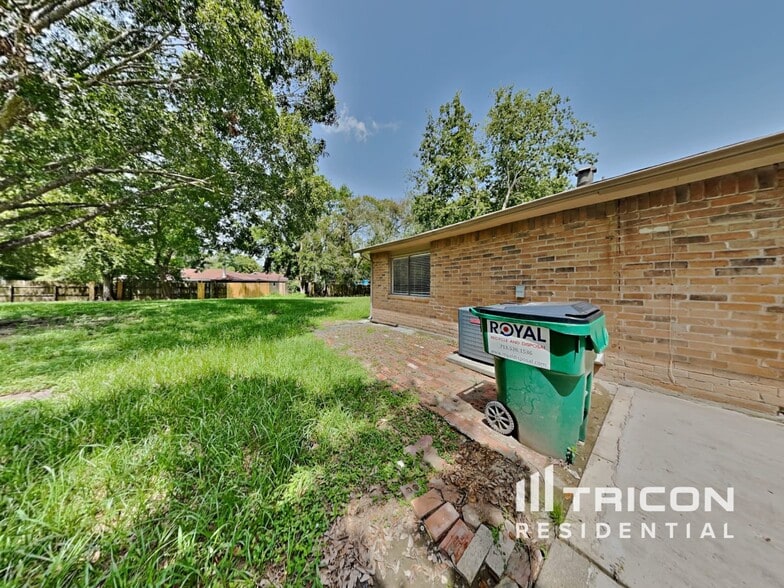 Building Photo - 22703 Post Gate Dr