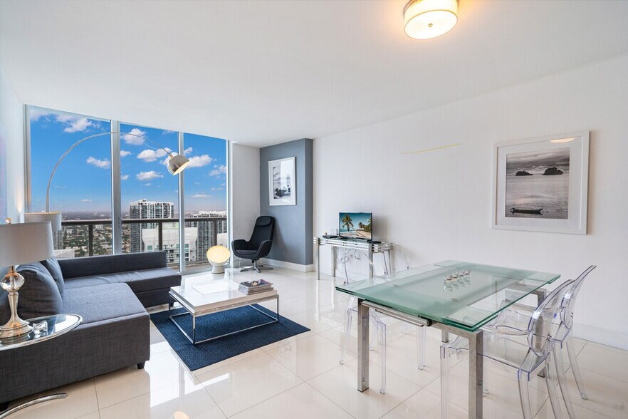 Building Photo - 485 Brickell Ave