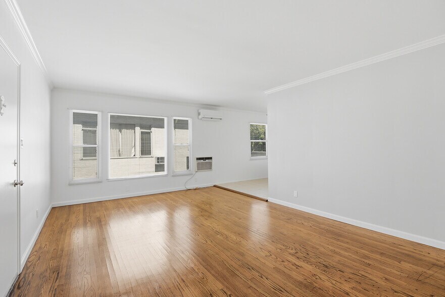 Building Photo - 722 1/2 N Edinburgh Ave