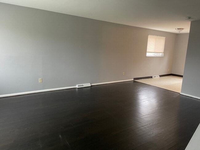 Building Photo - 4944 Fairway Ct