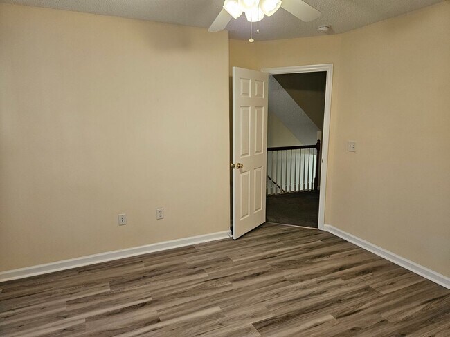 Building Photo - Beautiful 4 bedroom, 2.5 bath home in the ...