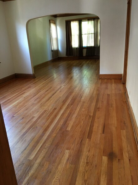 Building Photo - 8735 S Manistee Ave