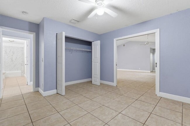 Building Photo - 1029 Staghorn St