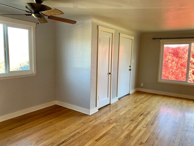 Building Photo - Beacon Hill 3 bedroom, 2 bath. 1 car garage with large storage loft.