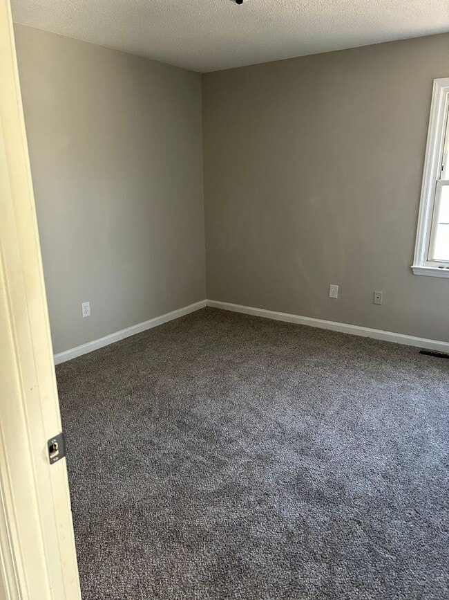 Building Photo - 27 Brunson St