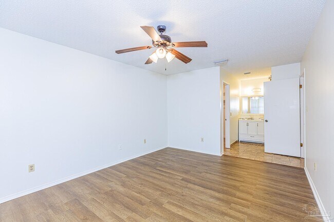 Building Photo - 6242 Ridgegate Cir