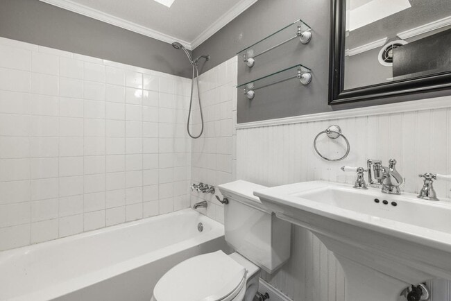 Building Photo - 6918 Tradewind Way