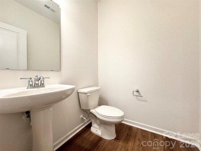 Building Photo - 699 Kitfox Dr NW