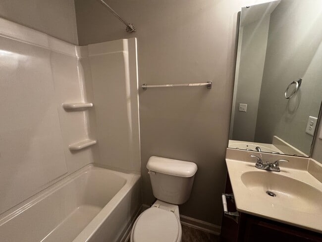 Building Photo - 3921 Village Park Ct