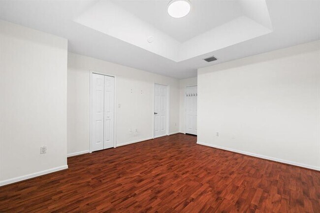 Building Photo - 7923 N Southwood Cir