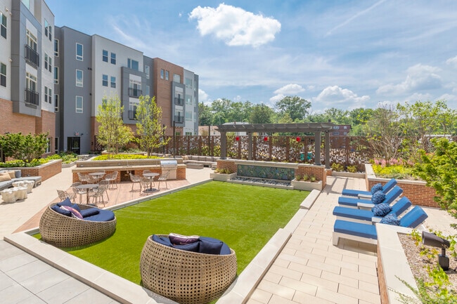 Resident Courtyard - Artisan 4100