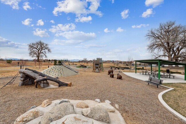 Building Photo - Beautiful 3 bedroom, 3 bath home backs to ...