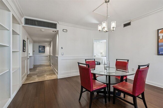 Building Photo - 1 Beach Dr SE