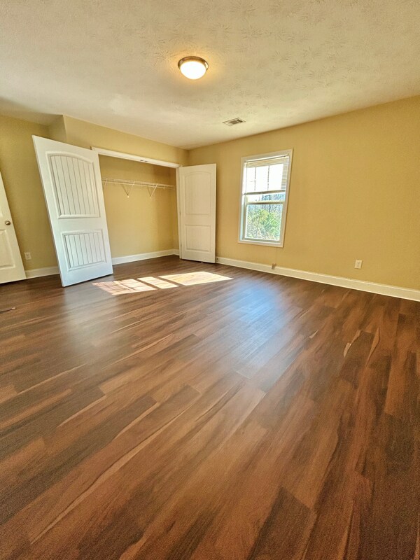 Building Photo - 8 Cal Rd