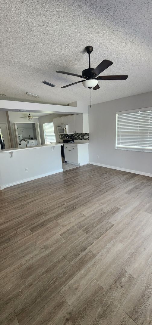 Building Photo - Single Family Home