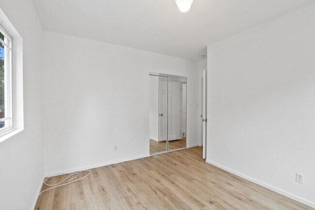 Building Photo - Houston Street 3 Bedrooms / 1 Bath Apartments in Boyle Heights
