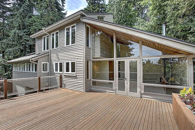 Primary Photo - Mercer Island Beauty 4bed/2.5bath Home