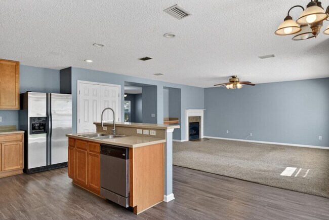 Building Photo - Great location! Great price! Great home!