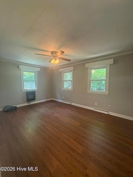 Building Photo - 1203 N Poplar St