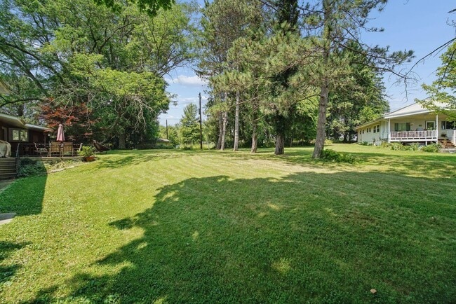 Building Photo - 157 Spring Valley Dr
