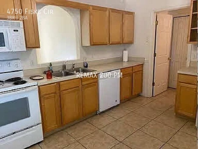 Building Photo - 4750 Fiske Cir