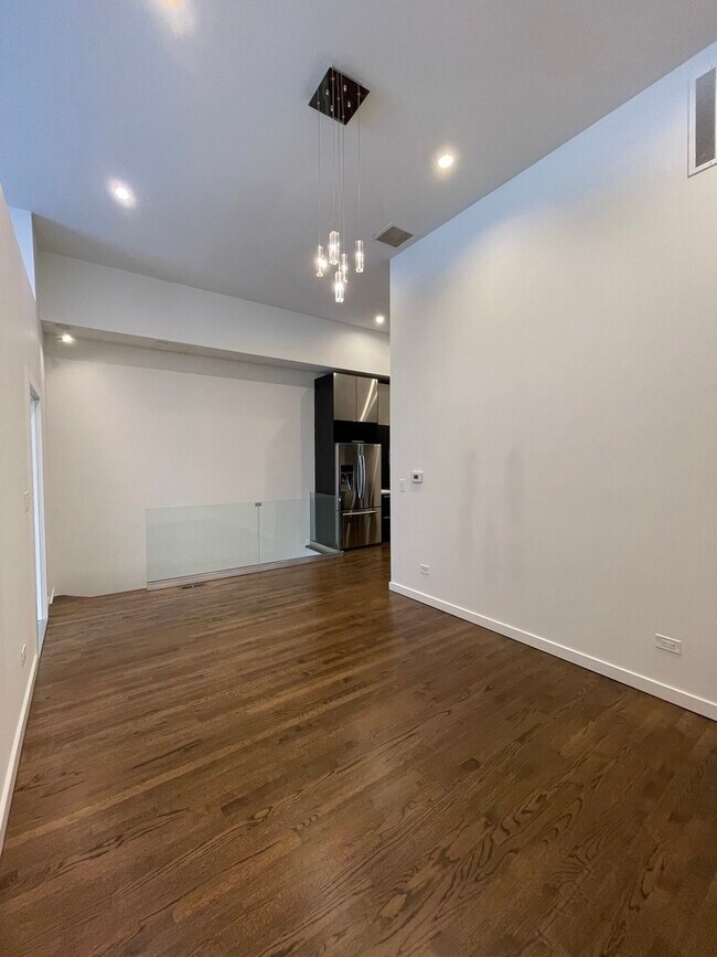 Building Photo - 1451 N Ashland Ave