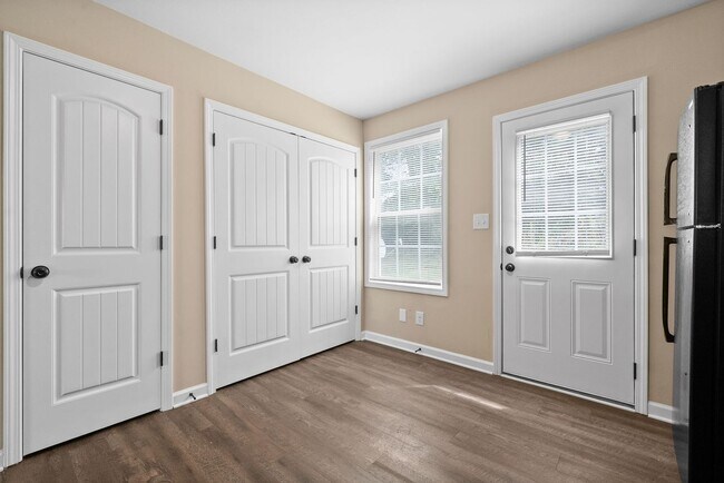 Building Photo - 622 Appleton Dr