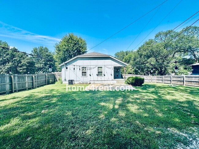 Building Photo - Overland Park Raised Ranch, Primary Suite ...