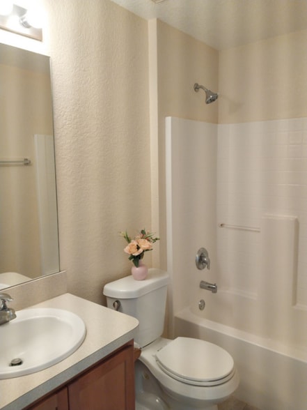 Building Photo - 6886 Babbit Ave