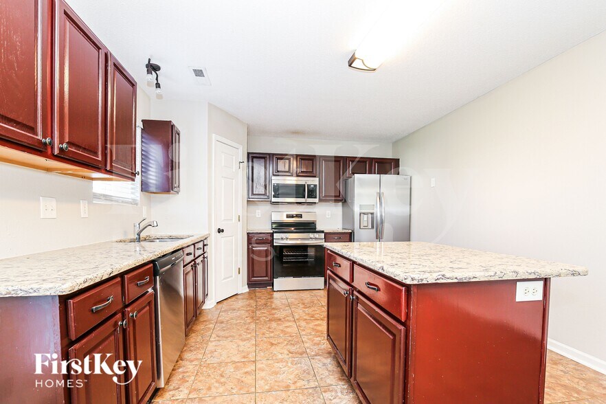 Building Photo - 5004 Emberly Dr