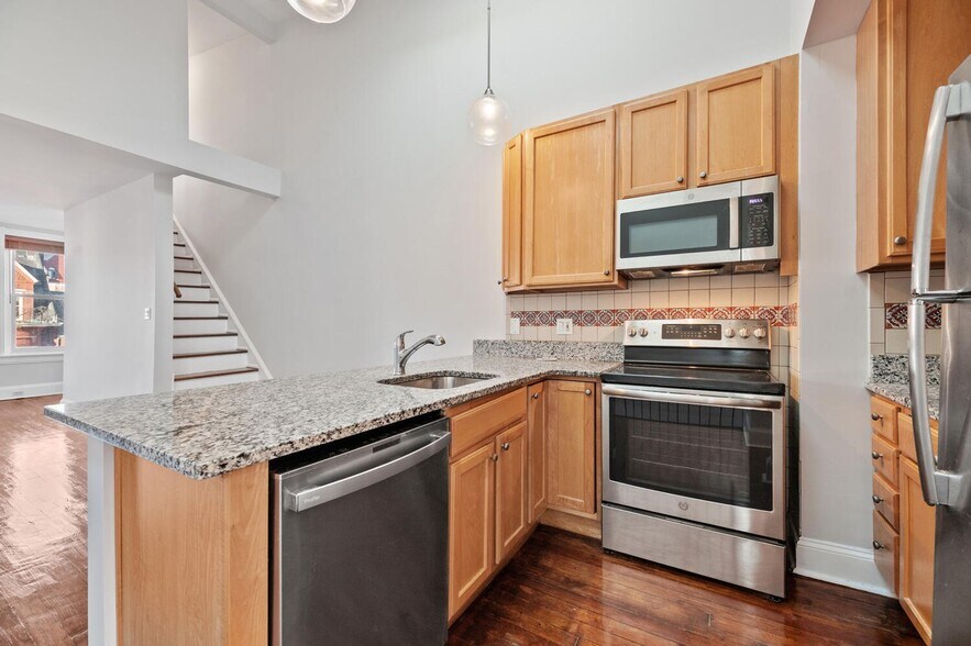 Building Photo - 2018 R St NW
