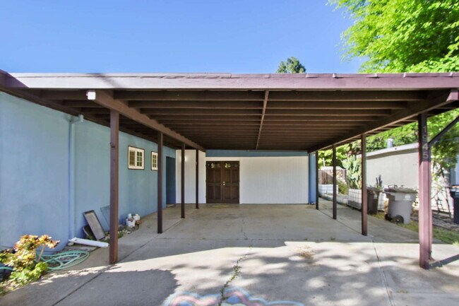 Building Photo - Old East Davis Rental with Spacious Yard, Bonus Room & Easy Bike Access to UC Davis