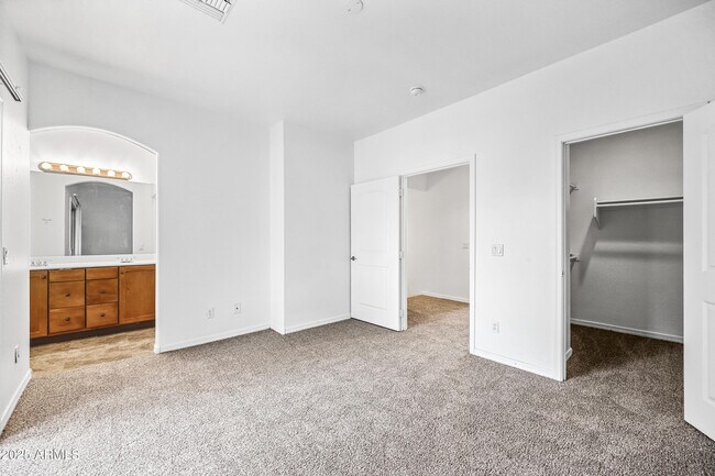 Building Photo - 4608 W Maryland Ave