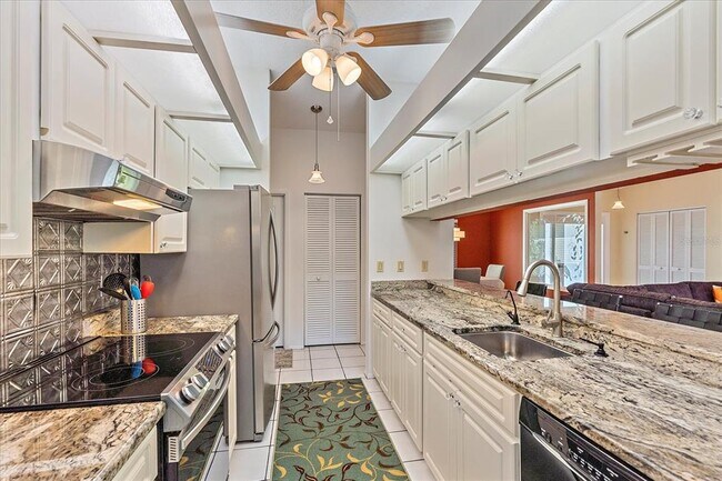 Building Photo - 4814 Country Oaks Blvd