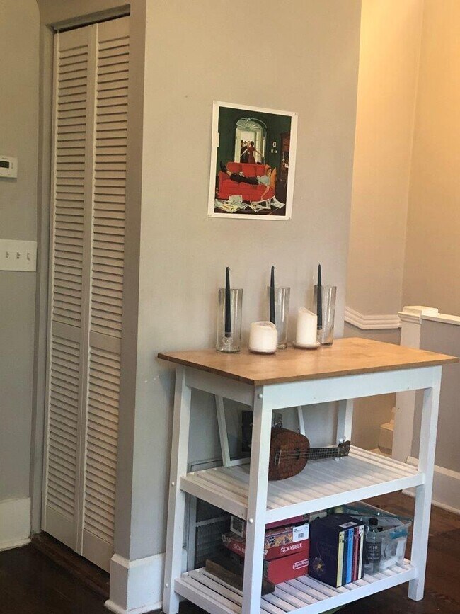 Building Photo - 2245 W Shakespeare Ave