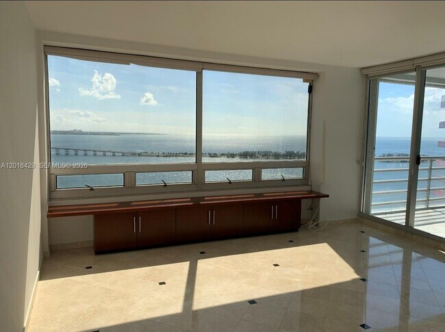 Building Photo - 1541 Brickell Ave