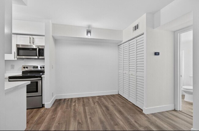Building Photo - 6258 Chasewood Dr