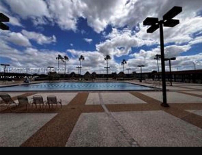 Building Photo - 900 SW 142nd Ave