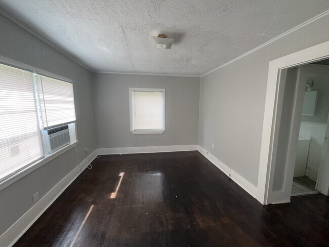 Building Photo - 3755 Newman Ave