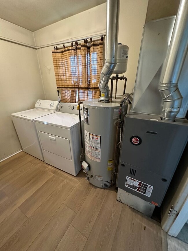 Building Photo - 3 Bedroom 2 Bathroom