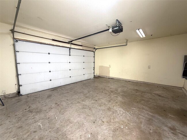 Building Photo - 1512 S Medina St