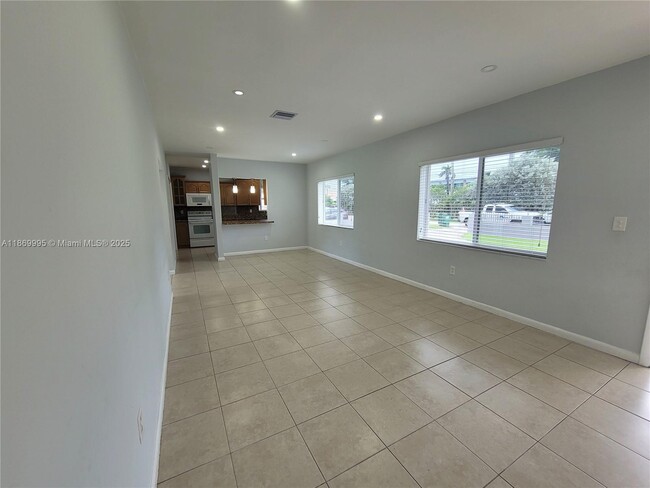 Building Photo - 8839 SW 28th St