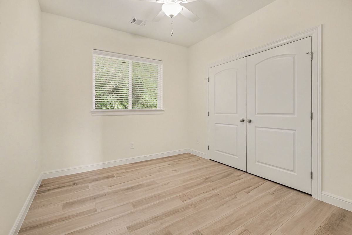 Building Photo - 3633 E Meadow Ln