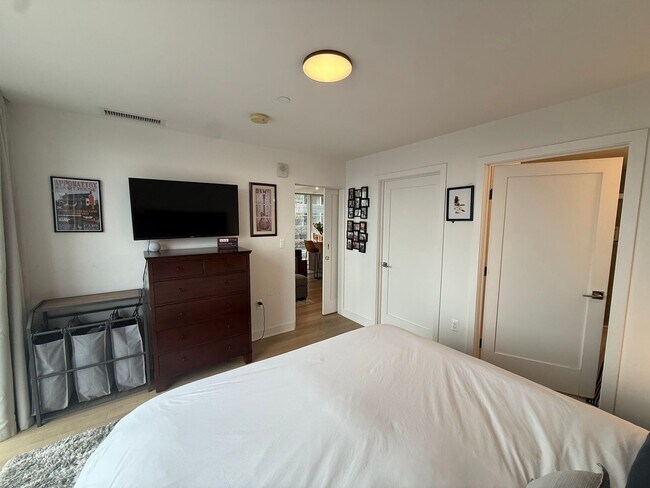 Building Photo - Gorgeous 2BD/2BA Corner Unit in the Heart of Navy Yard | Parking Included