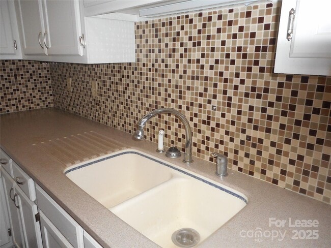 Building Photo - 10749 Colony Woods Dr