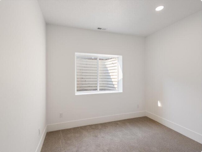 Building Photo - 636 N 1280 E