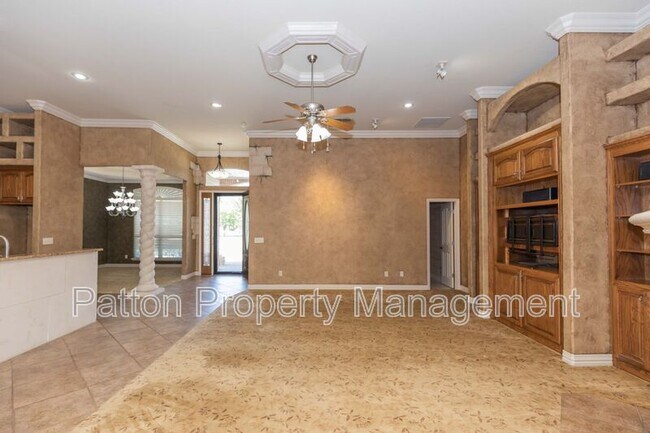 Building Photo - 6910 Logan Pl